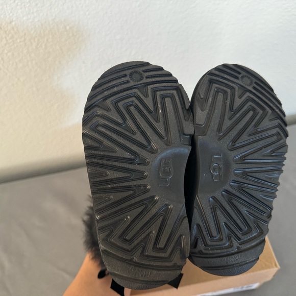 UGG boots toddler  size 7 - Picture 7 of 8